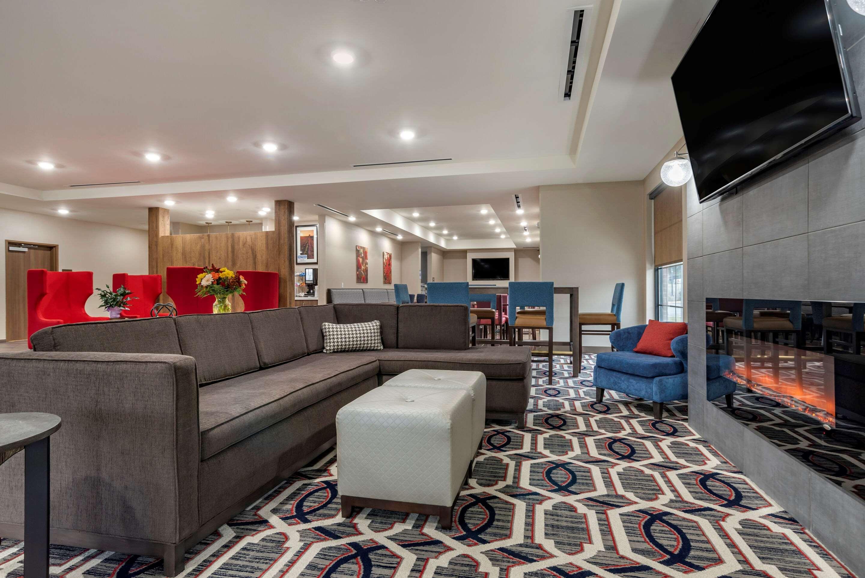 Comfort Inn & Suites Downtown Near University タスカルーサ エクステリア 写真